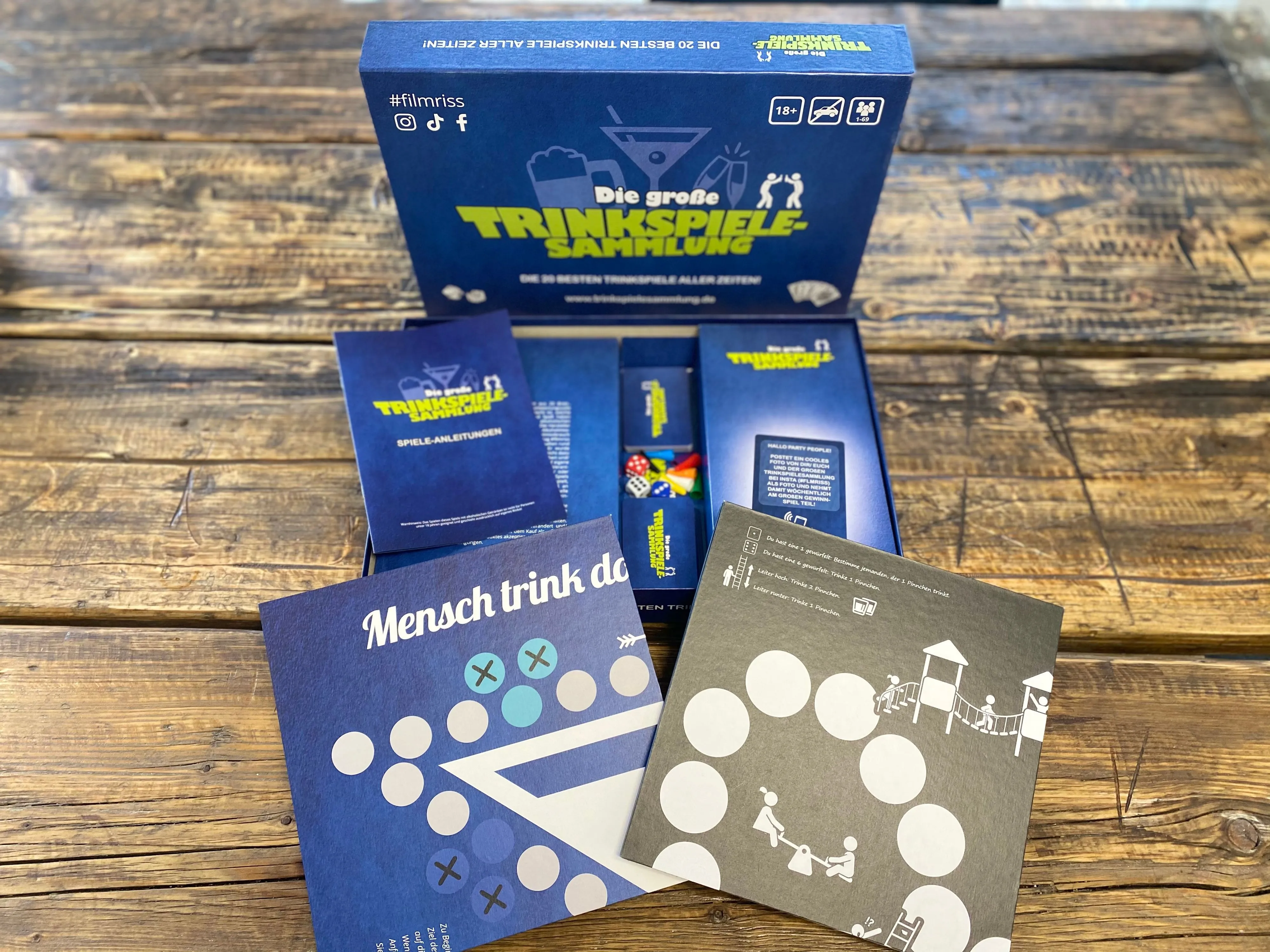 BUNDLE Die große Trinkspielesammlung + Beerpong Set (22 Becher, 3 Bälle) +  20x BBQ Servietten