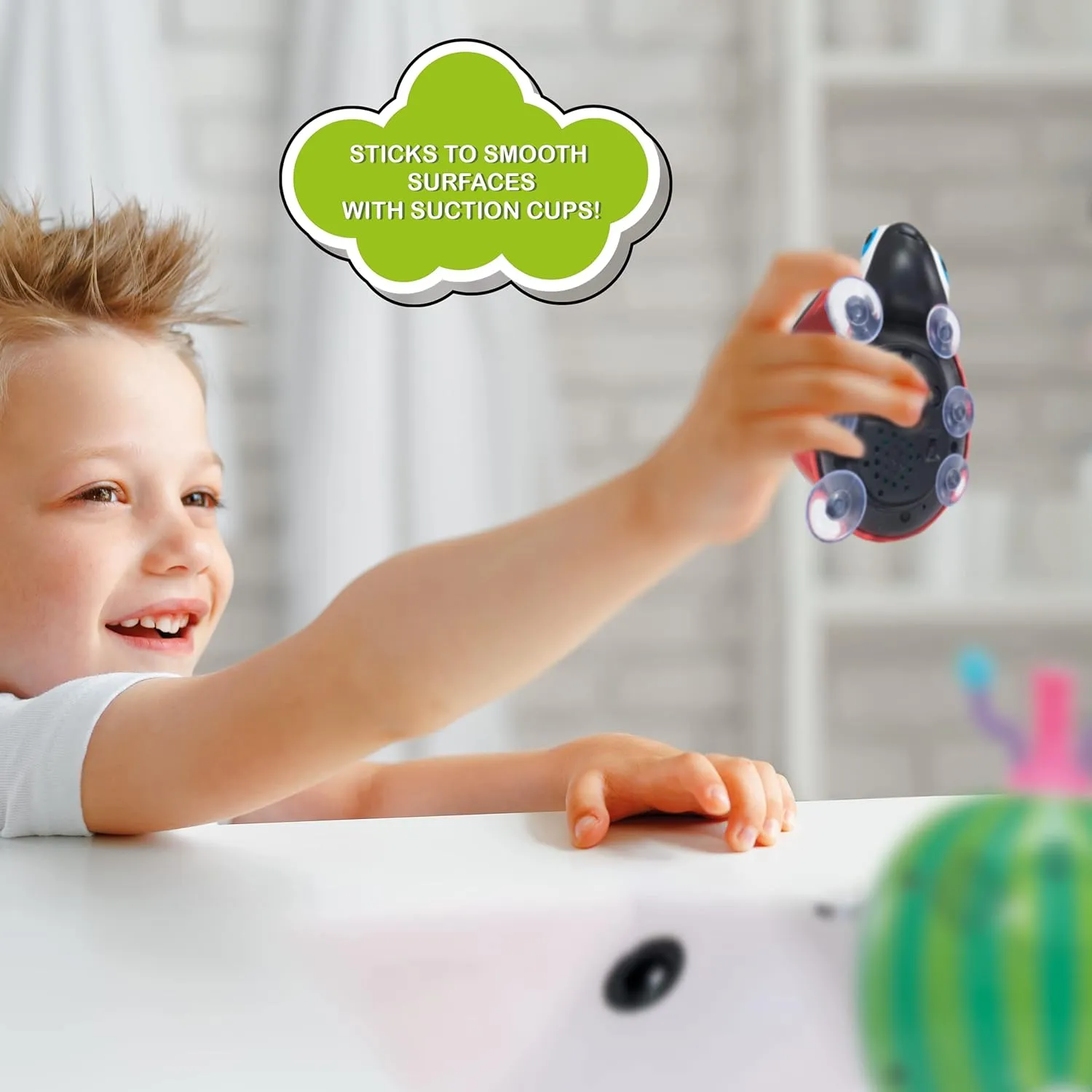 WOW! Stuff - Cocomelon - singender Zahnbürstenhalter Marienkäfer