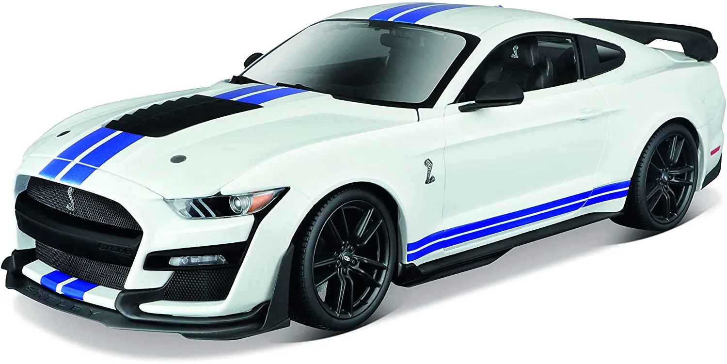 Maisto 31452 - Modellauto - Mustang Shelby GT500 '20 mit Heckspoiler (weiß, Maßstab 1:18)