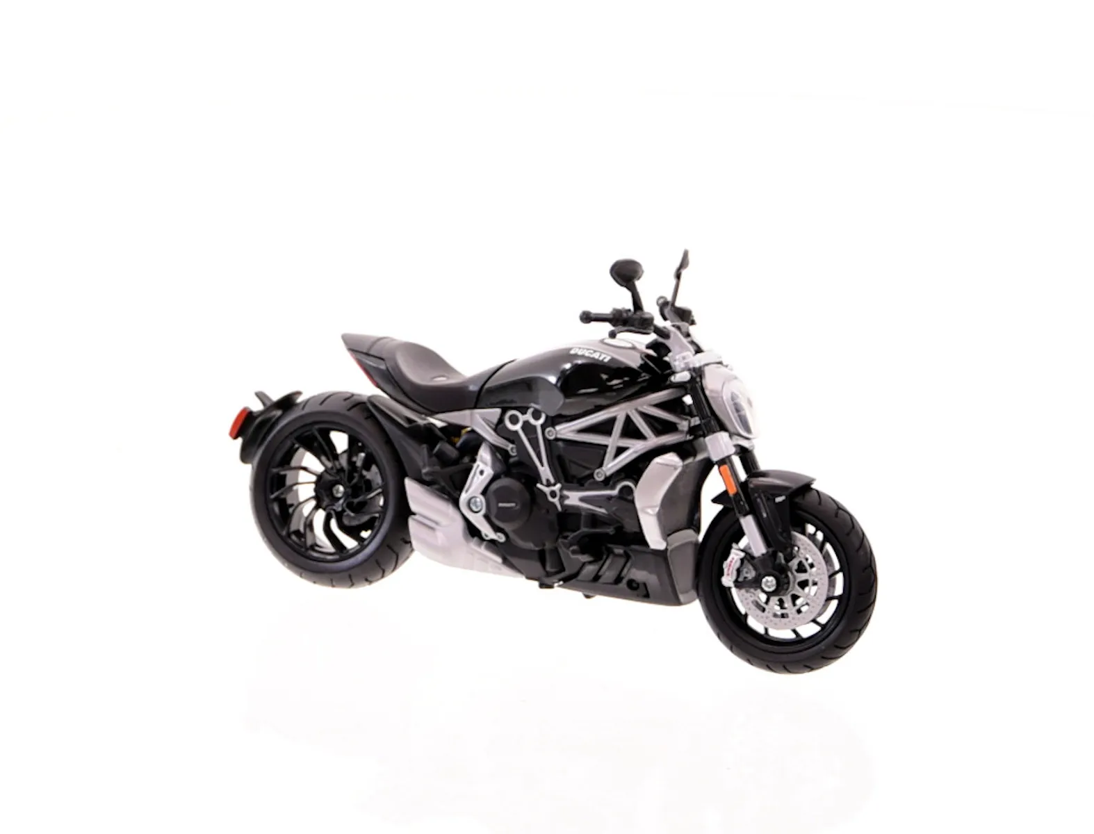 Maisto 5-20101 - Modellmotorrad - Ducati X Diavel S (schwarz, Maßstab 1:12)