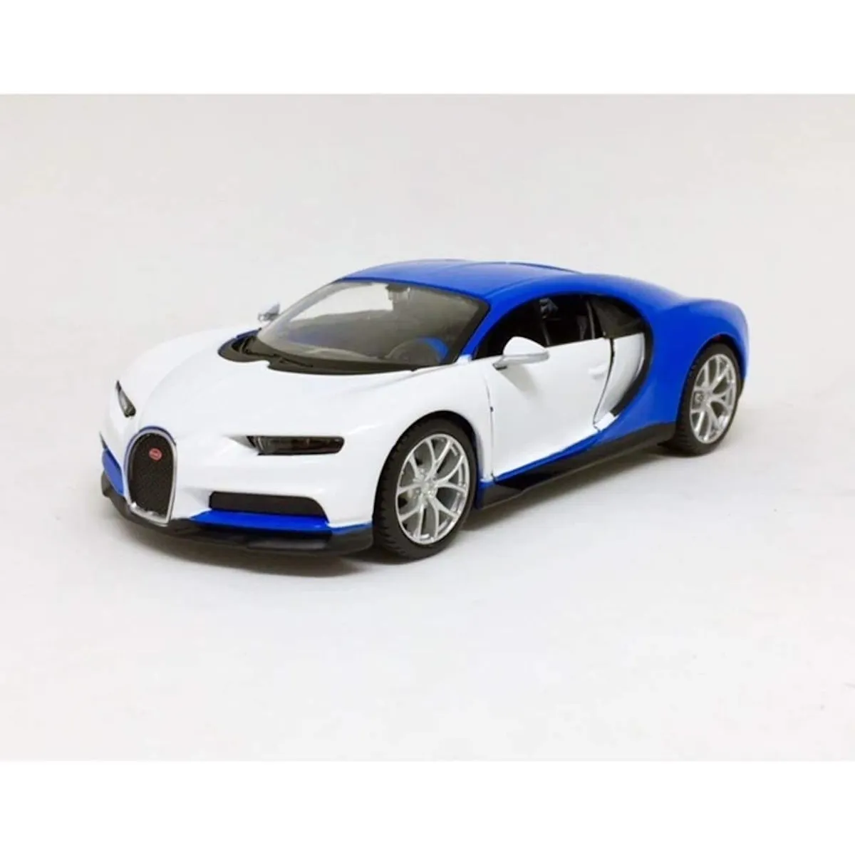 Maisto 32509 - Modellauto - Bugatti Chiron (weiß-blau, Maßstab 1:24)