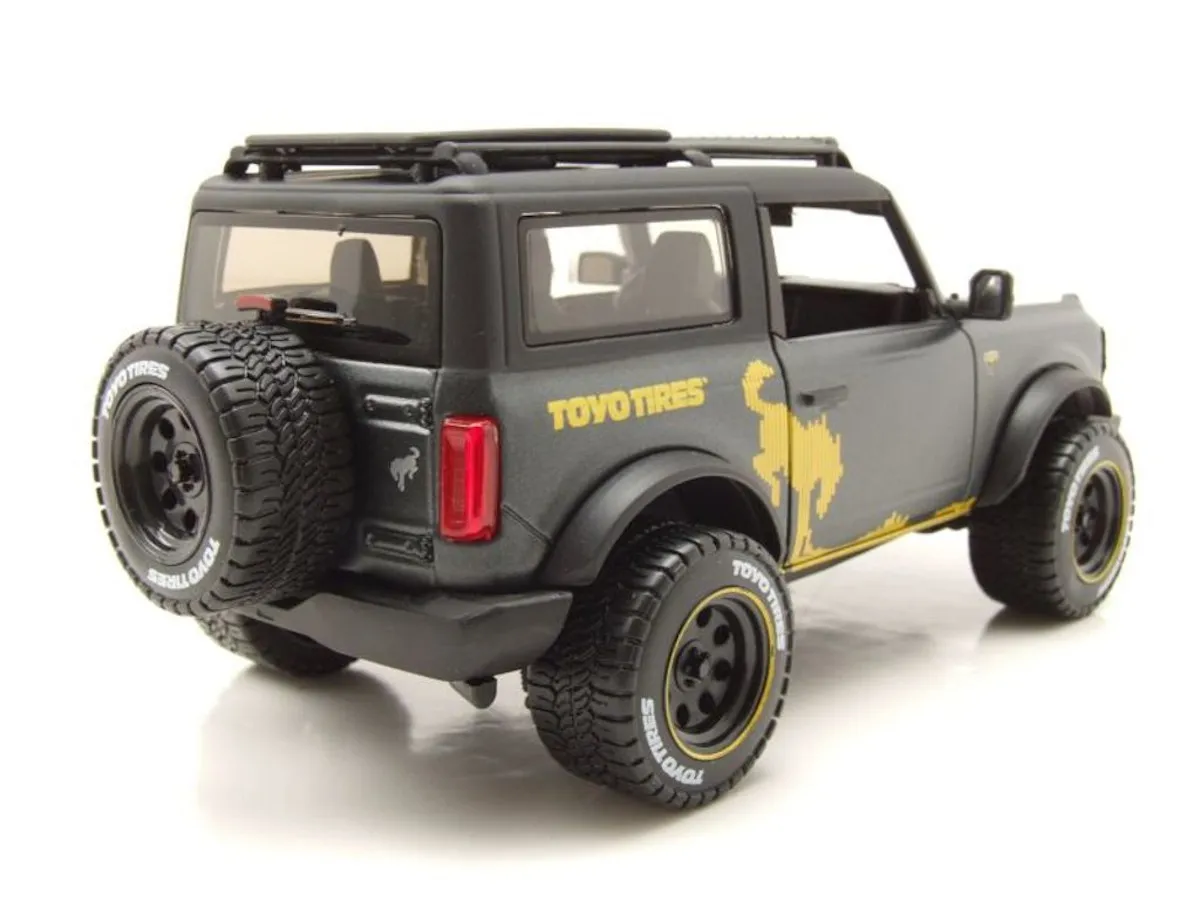 Maisto 32541 - Modellauto - Design Ford Bronco Badlands Toyo Tires '21 (schwarz, Maßstab 1:24)