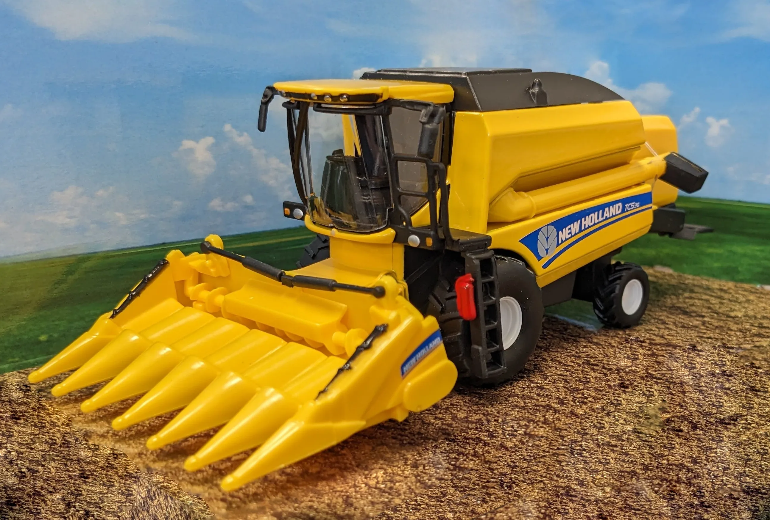Bburago 18-31722 - New Holland - Mähdrescher TC5.90 für Mais (gelb)