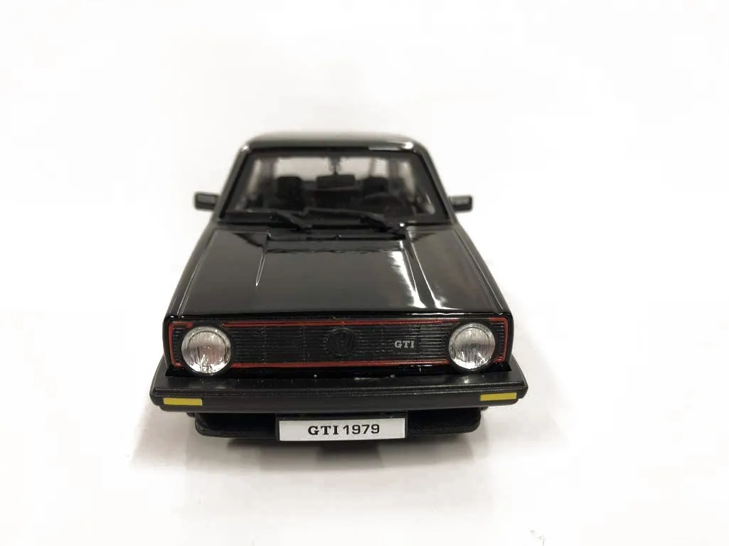 Bburago - Modellauto - VW Golf 1 GTI 1979 (schwarz, Maßstab 1:24)