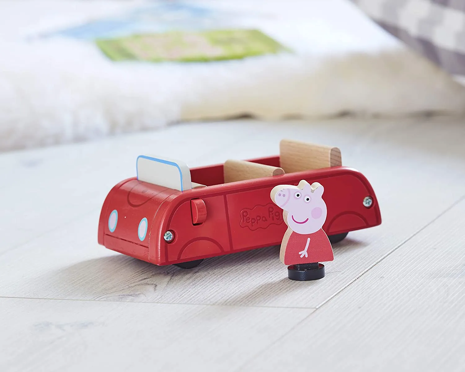Peppa Wutz Holz Spielzeug - rotes Familienauto (mit Peppa Figur)