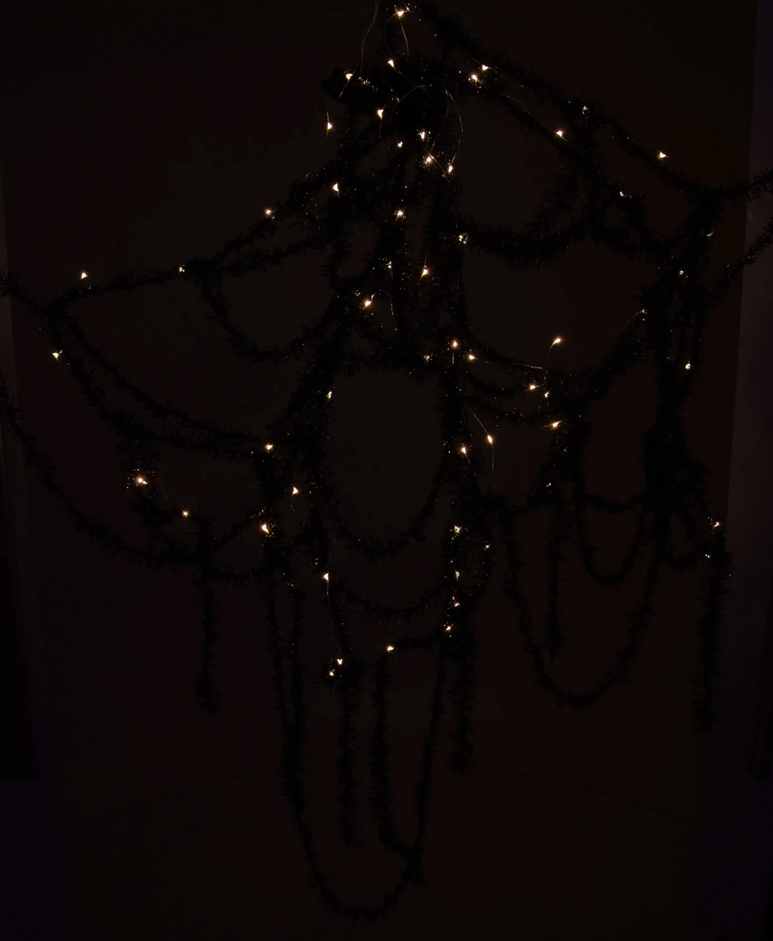 Halloween Dekoration - Spinnennetz leuchtend (240cm)