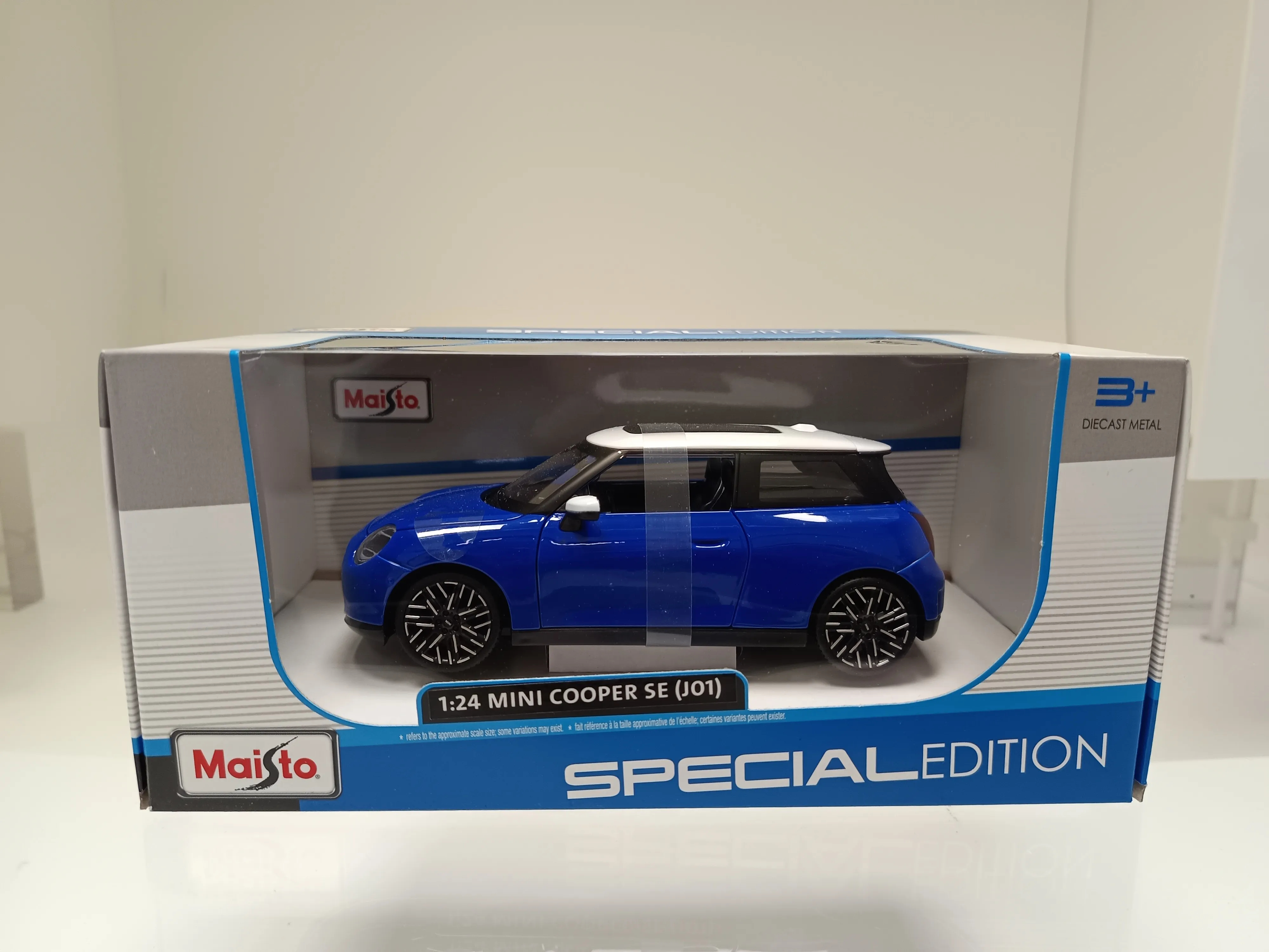 Maisto 532926 - Modellauto - Mini Cooper SE (blau, Maßstab 1:24)